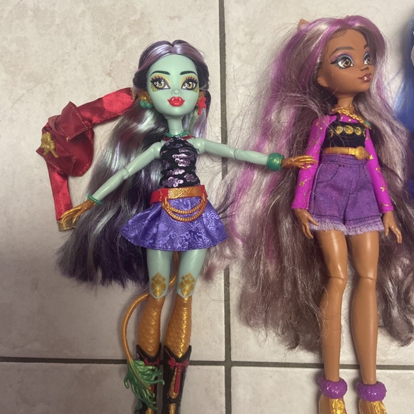 Lot of Monster High G3 Abbey Clawdeen Jennifire - Picture 2 of 4